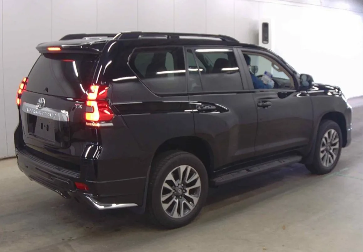 2023 Toyota Land Cruiser Prado 5D 4WD TX L Package export Japan — image 4