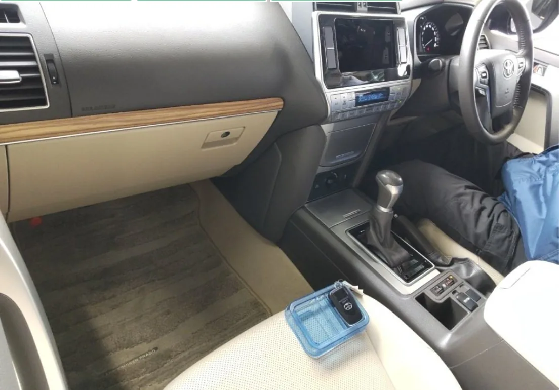 2023 Toyota Land Cruiser Prado 5D 4WD TX L Package export Japan — image 5