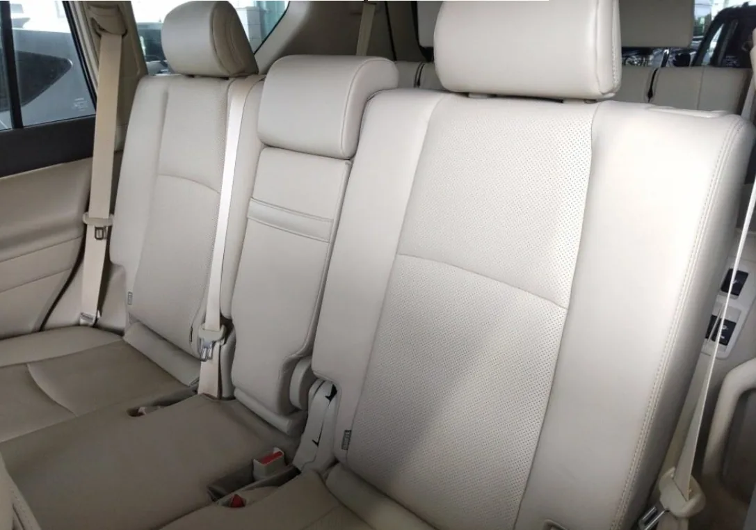 2023 Toyota Land Cruiser Prado 5D 4WD TX L Package export Japan — image 6