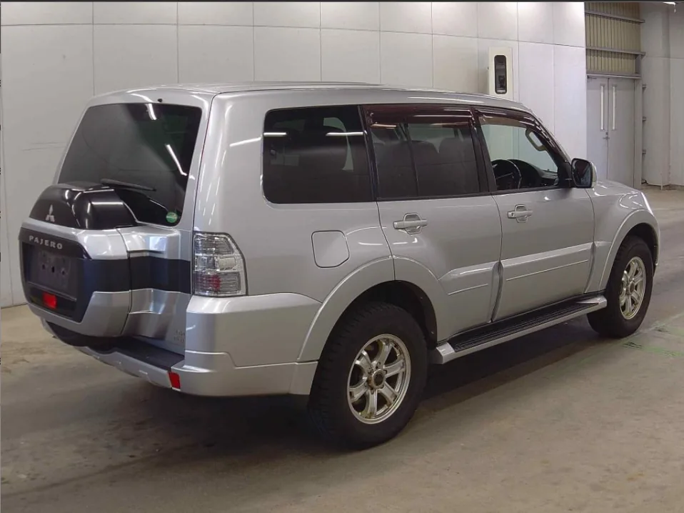 2019 Mitsubishi Pajero 5D 4WD Long Exceed export Japan — image 4