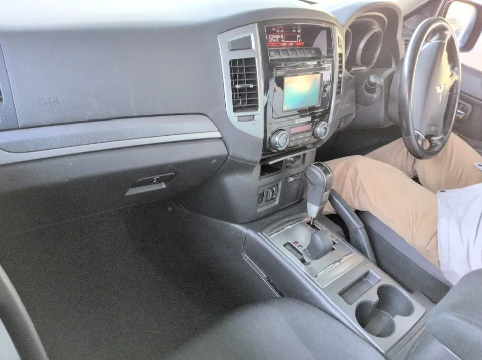 2019 Mitsubishi Pajero 5D 4WD Long Exceed export Japan — image 5