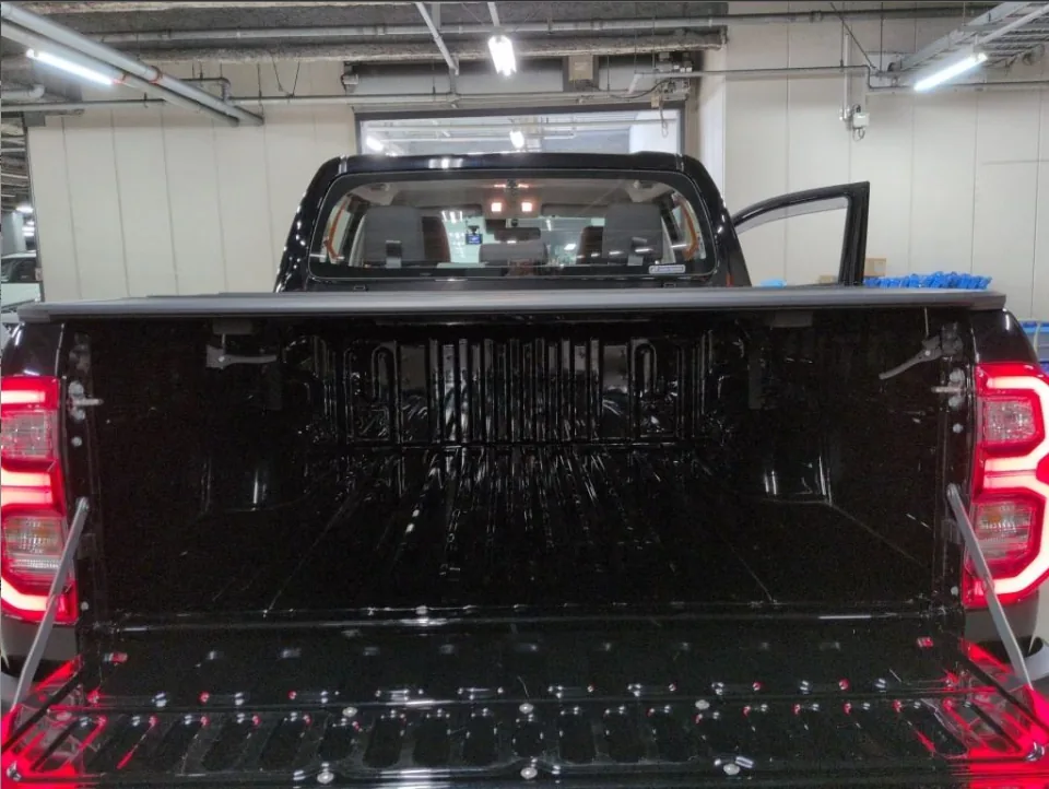 2023 Toyota Hilux 4D 4WD Z export Japan — image 6