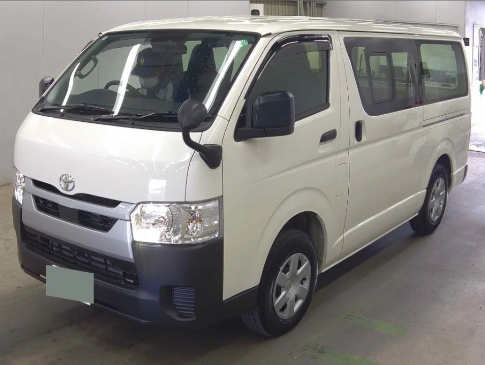 2025 Toyota Hiace Van 5D 4WD DX export Japan — image 3