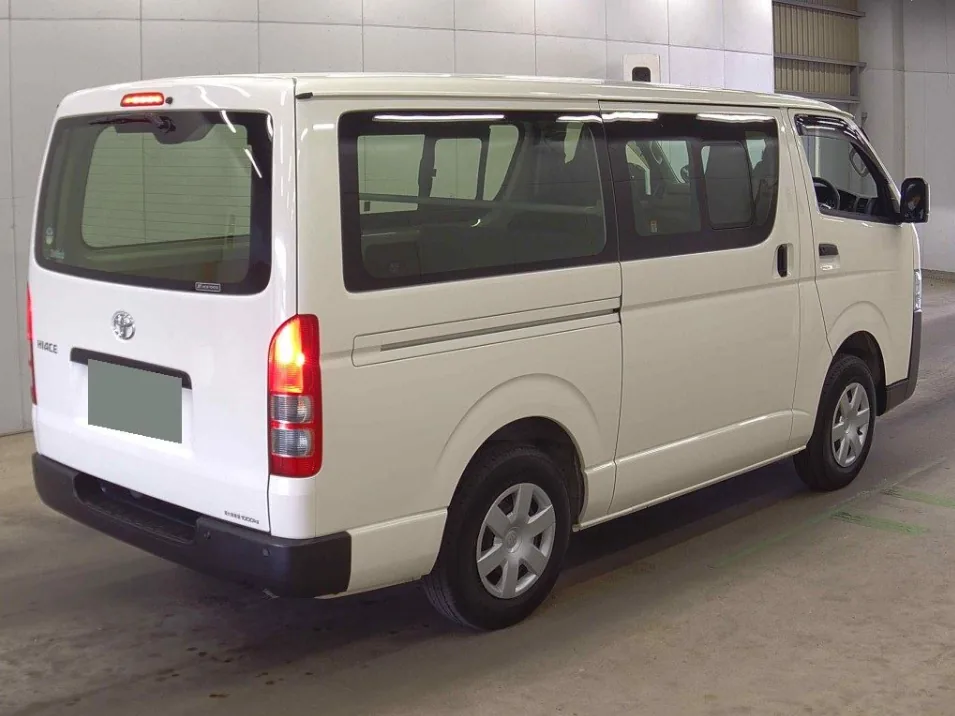 2025 Toyota Hiace Van 5D 4WD DX export Japan — image 4