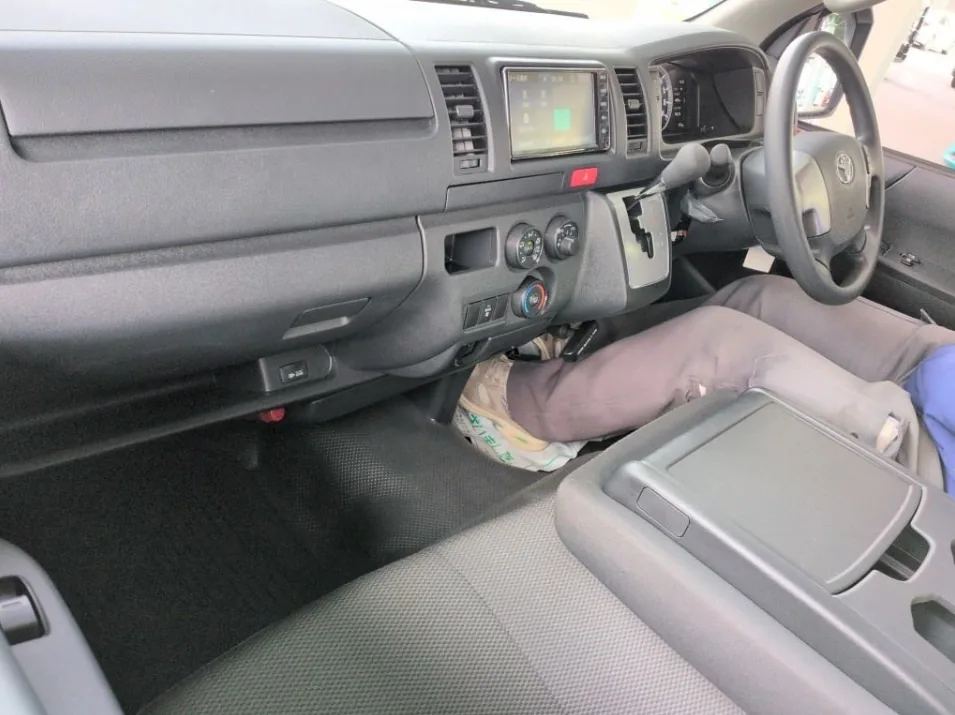 2025 Toyota Hiace Van 5D 4WD DX export Japan — image 5