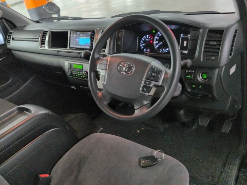 2021 Toyota Hiace Wagon 4D Grand Cabin export Japan — image 5