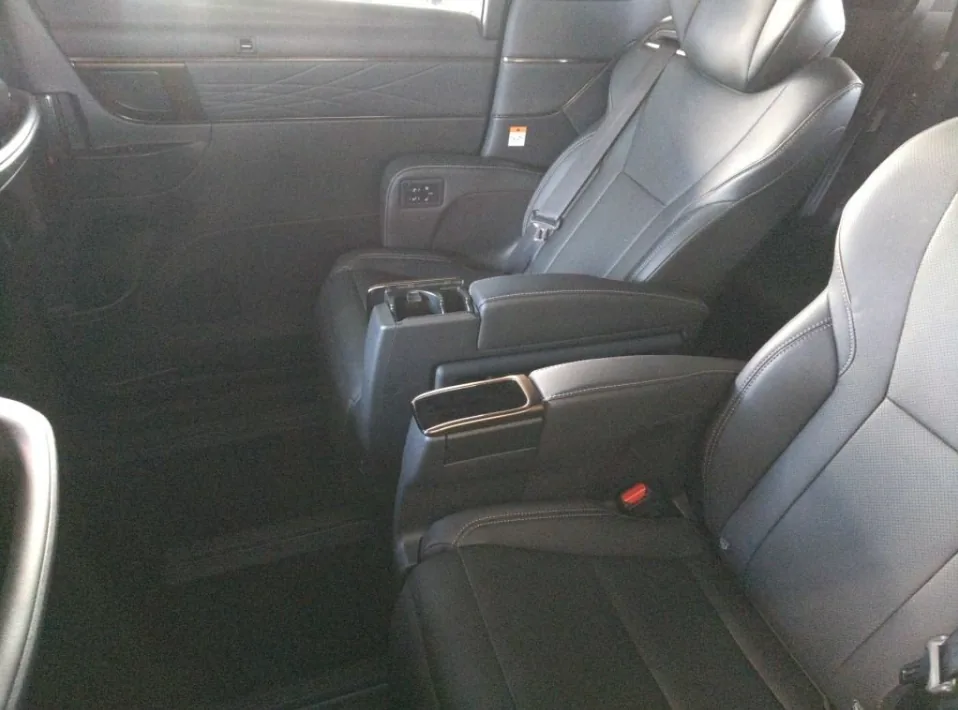 2025 Toyota Toyota Alphard 5D Z export Japan — image 6