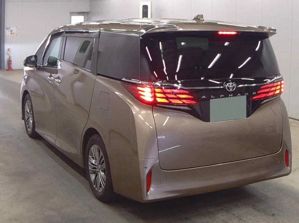 2024 Toyota Alphard 5D Z export Japan — image 2
