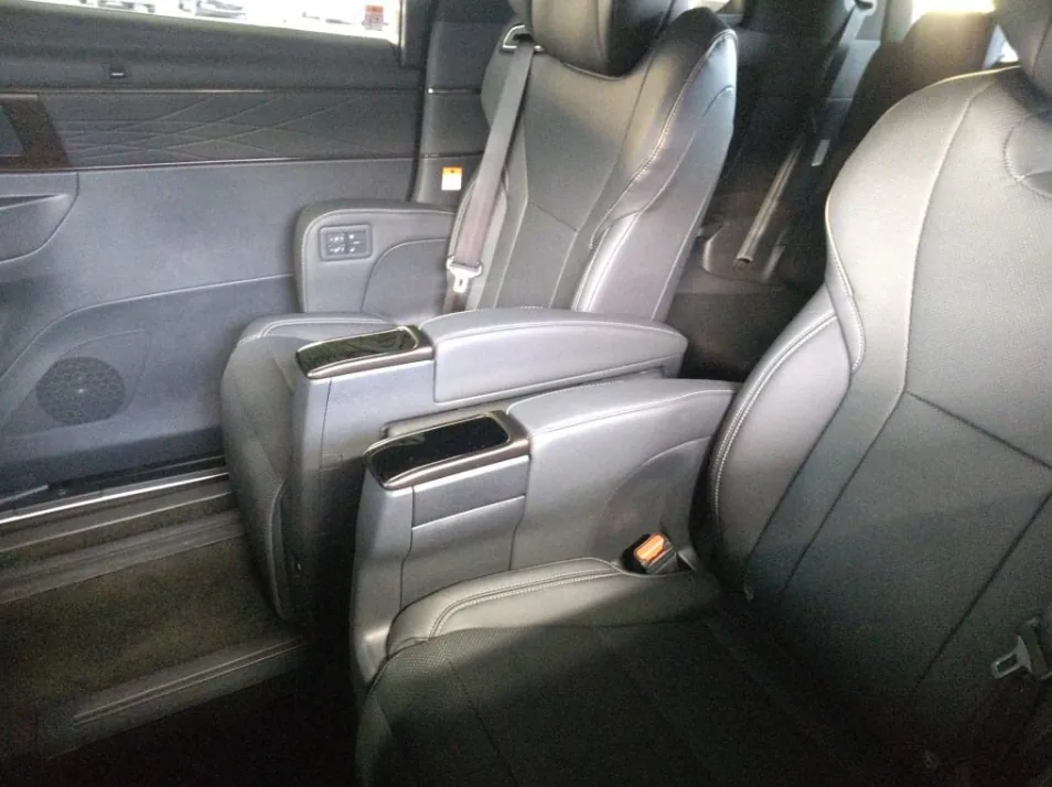 2024 Toyota Alphard 5D Z export Japan — image 6