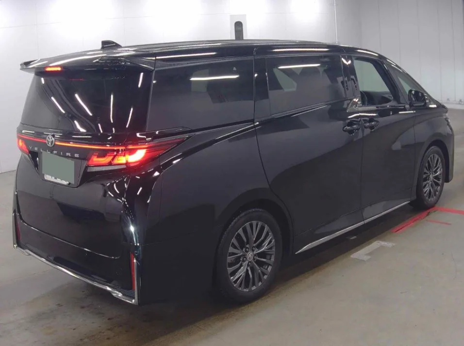 2025 Toyota Vellfire 5D Z Premier export Japan — image 4