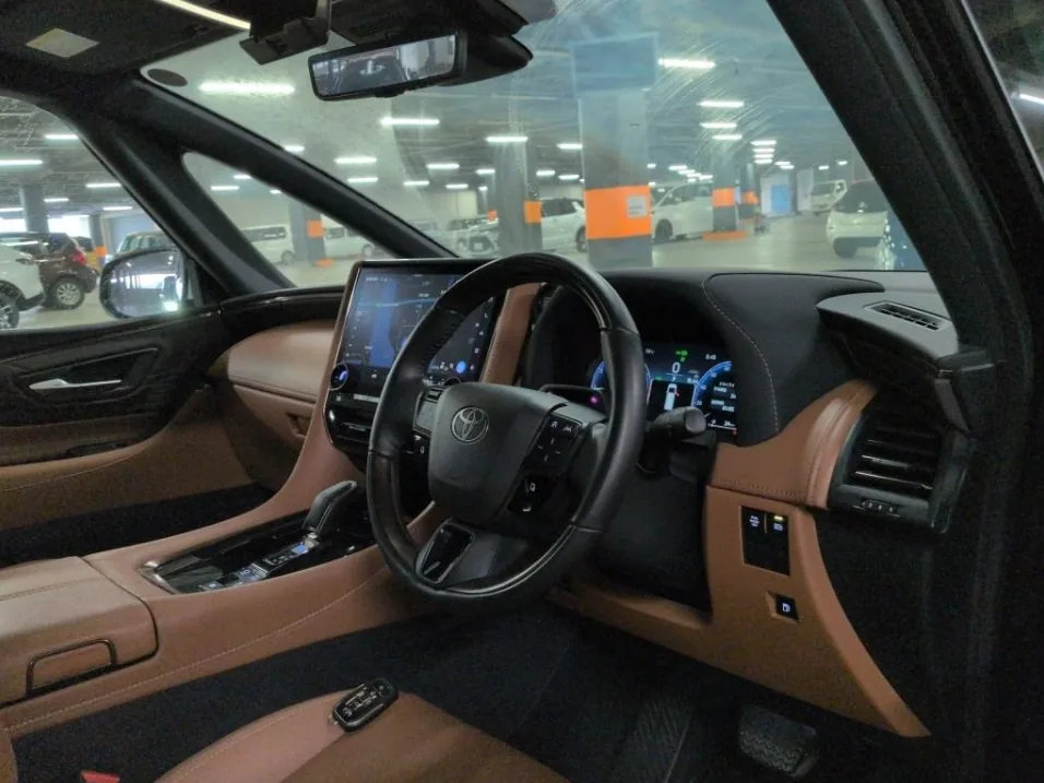2025 Toyota Vellfire 5D Z Premier export Japan — image 5