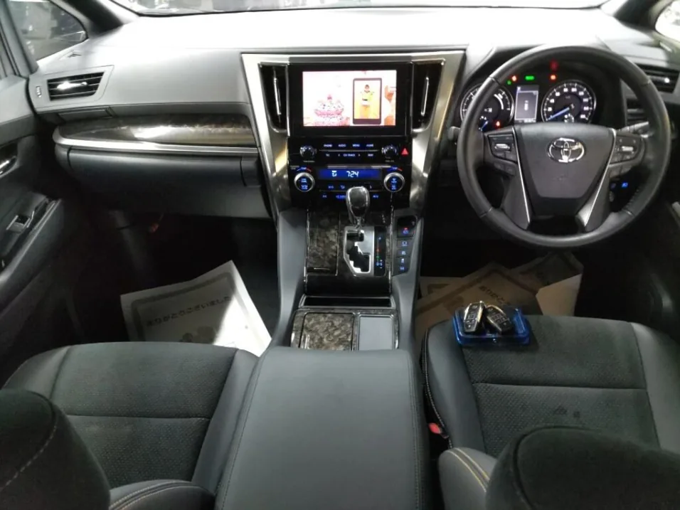 2022 Toyota Vellfire Hybrid SW 4WD Golden Eyes II export Japan — image 5