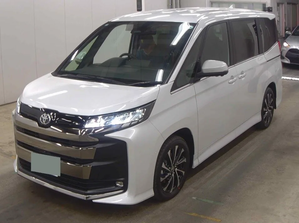 2026 Toyota Noah Hybrid 5D S-Z export Japan — image 3