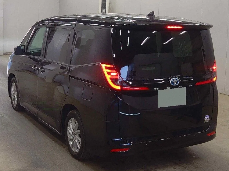 2024 Toyota Noah Hybrid 5D G export Japan — image 2