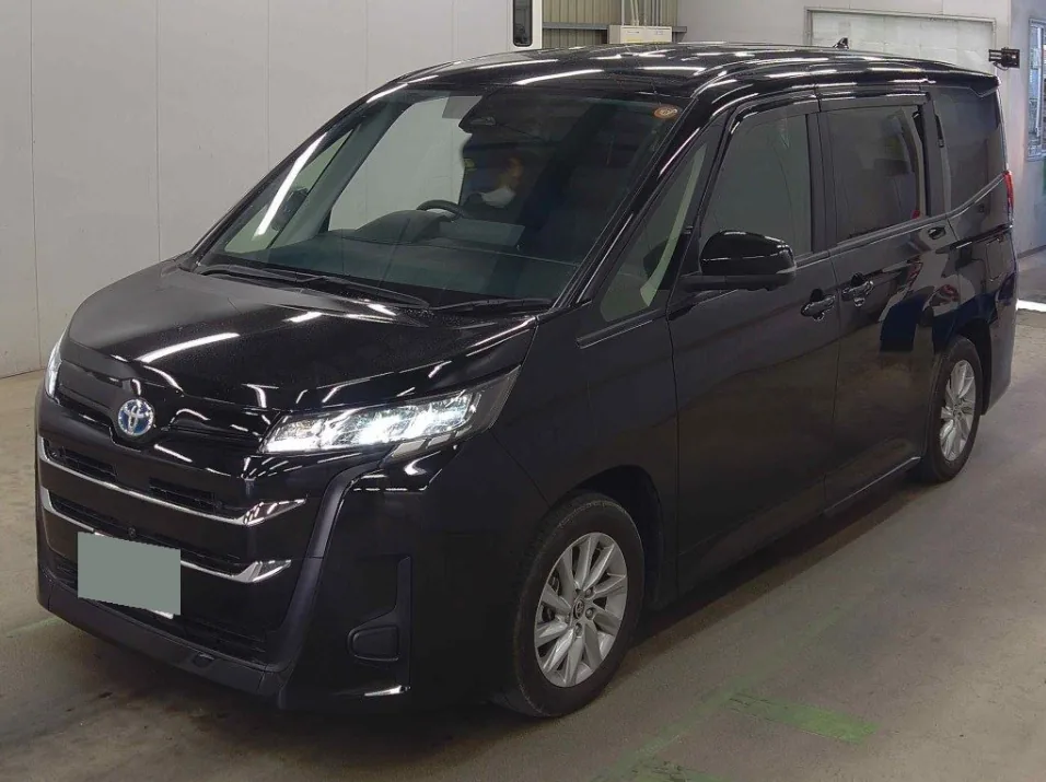 2024 Toyota Noah Hybrid 5D G export Japan — image 3