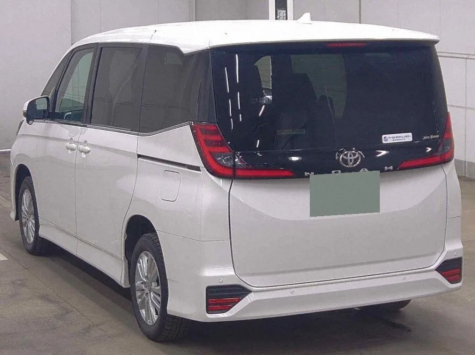 2025 Toyota Noah 5D 4WD S-Z export Japan — image 2