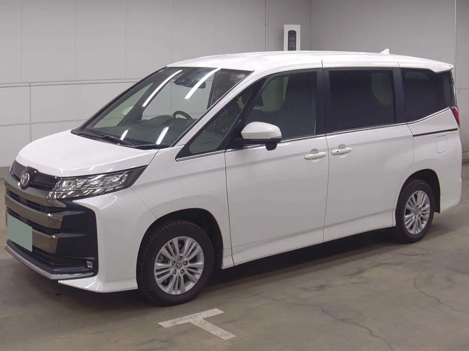2025 Toyota Noah 5D 4WD S-Z export Japan — image 3