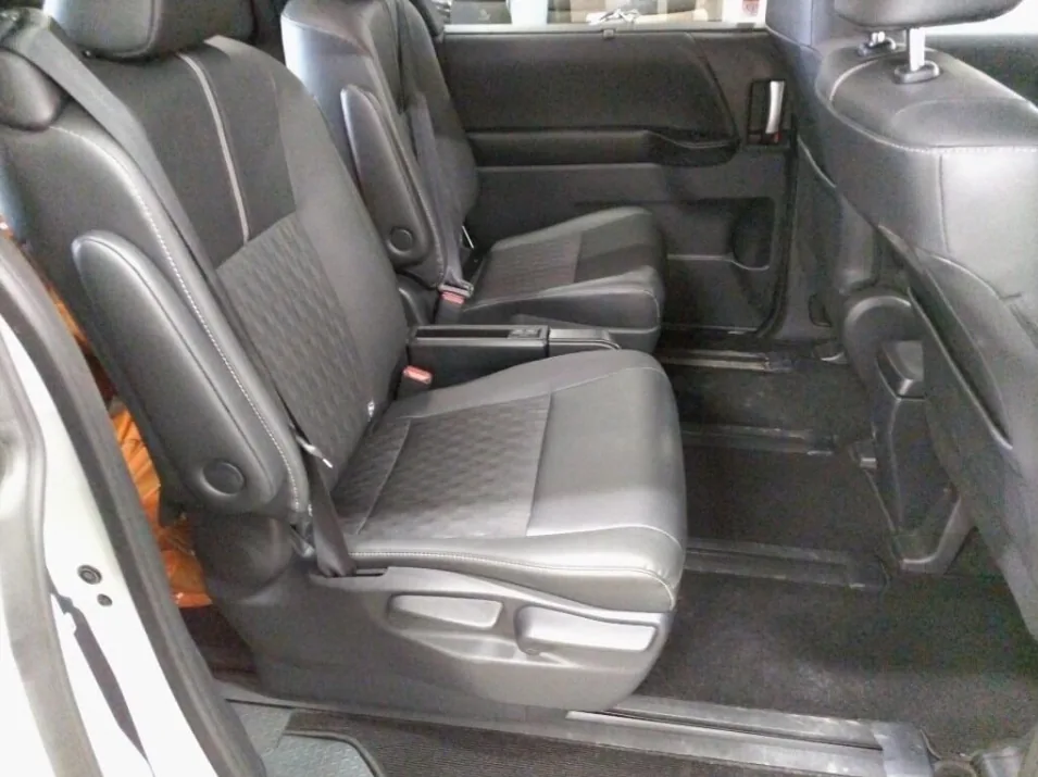 2025 Toyota Noah 5D 4WD S-Z export Japan — image 6