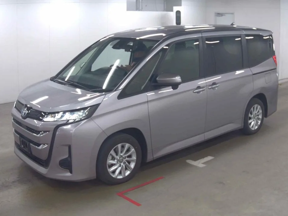2023 Toyota Noah Hybrid 5D G export Japan — image 3