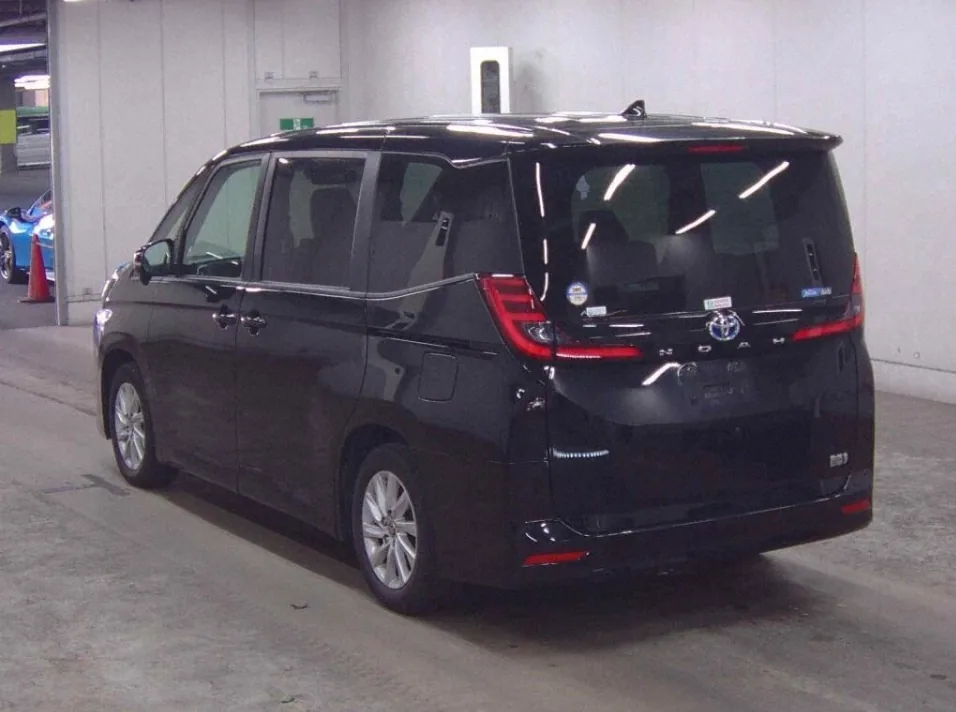 2022 Toyota Noah Hybrid 5D G export Japan — image 2