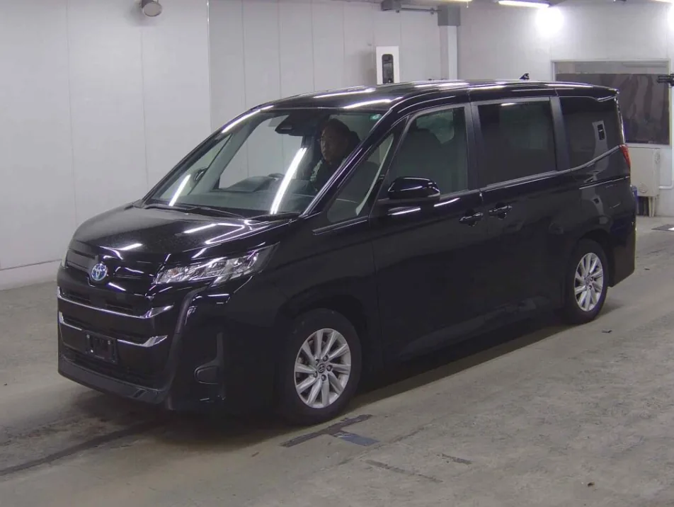 2022 Toyota Noah Hybrid 5D G export Japan — image 3