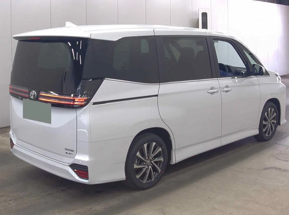 2026 Toyota Voxy Hybrid 5D S-Z export Japan — image 4