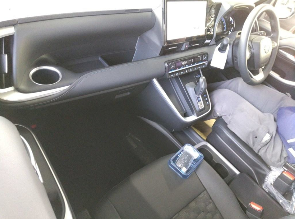 2026 Toyota Voxy Hybrid 5D S-Z for sale - image 5