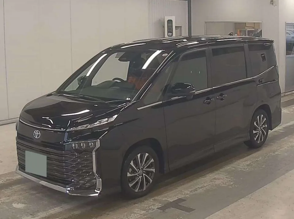 2025 Toyota Voxy Hybrid 5D S-Z export Japan — image 3
