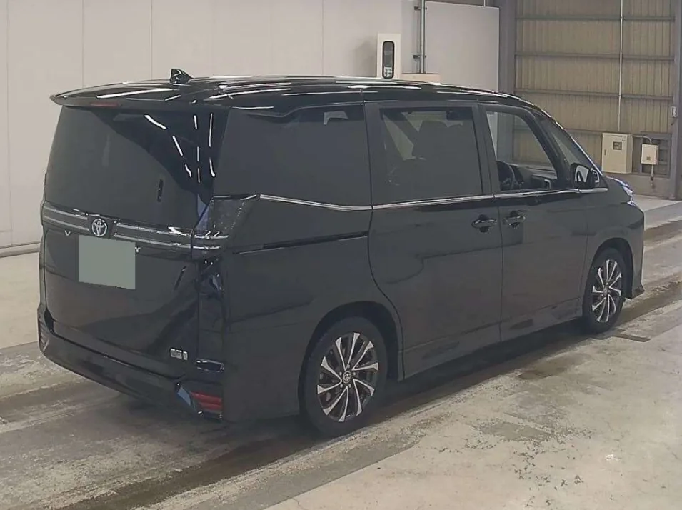 2025 Toyota Voxy Hybrid 5D S-Z export Japan — image 4