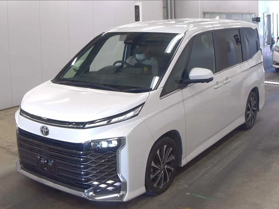 2024 Toyota Voxy 5D S-Z export Japan — image 3