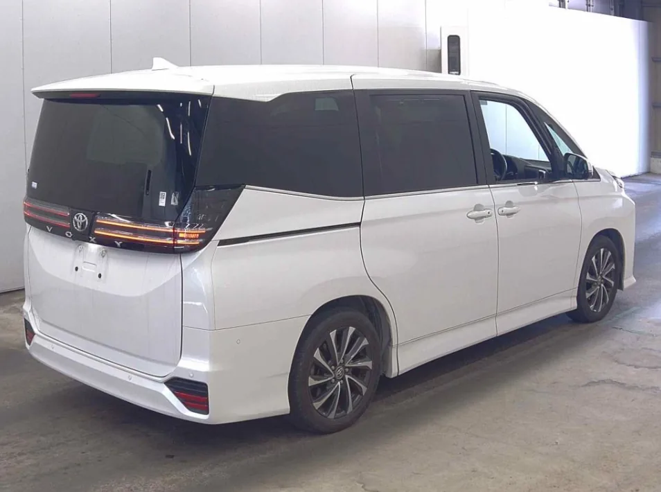 2024 Toyota Voxy 5D S-Z export Japan — image 4