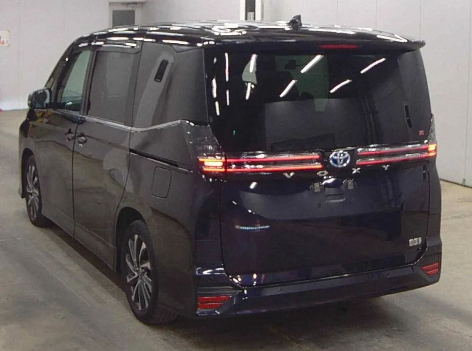 2023 Toyota Voxy Hybrid 5D S-Z export Japan — image 2