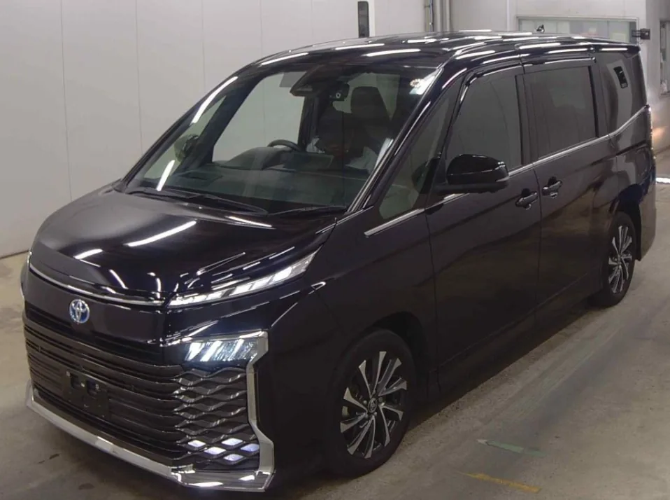 2023 Toyota Voxy Hybrid 5D S-Z export Japan — image 3