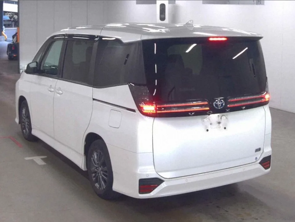 2022 Toyota Voxy Hybrid 5D S-G export Japan — image 2