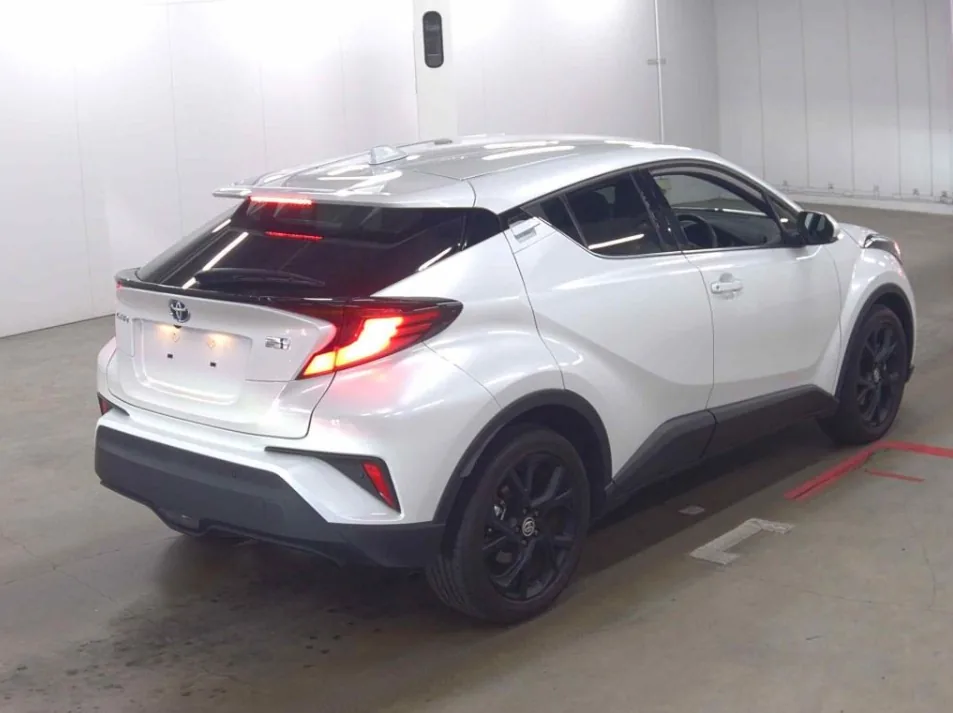 2023 Toyota C-HR 5D G Mode Nero Safety Plus III export Japan — image 4